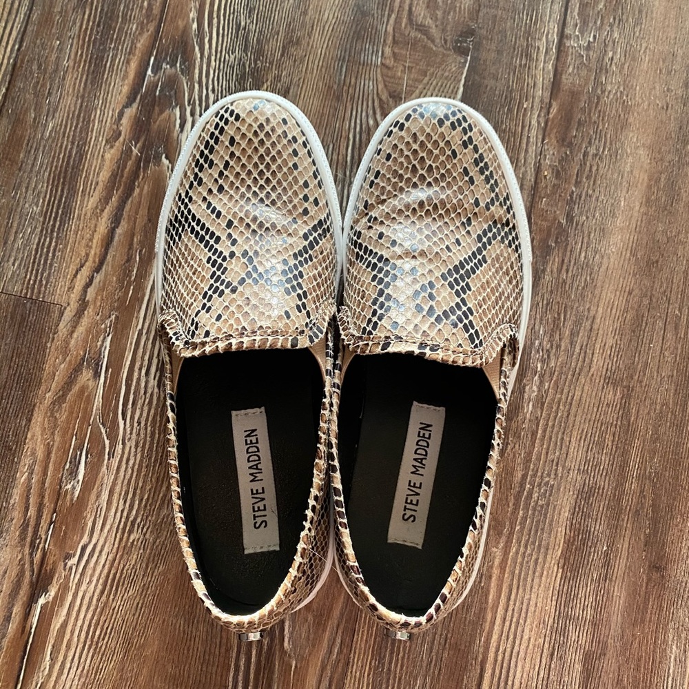 Steve madden slip ons